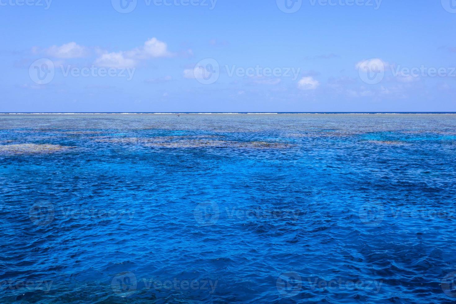 Grande barrière de corail au-dessus de l'eau Queensland Australie photo