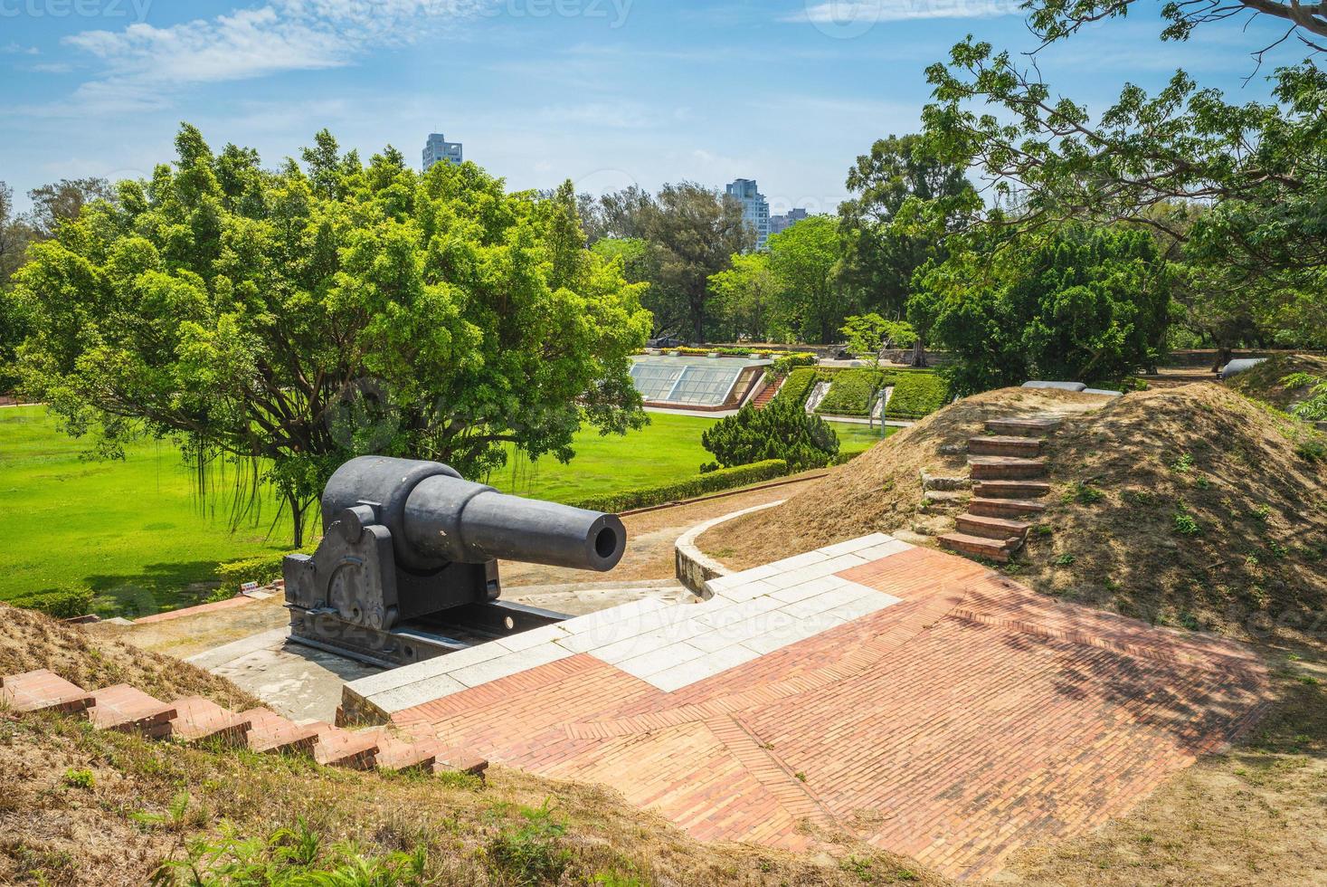 canon au château d'or éternel, tainan, taïwan photo