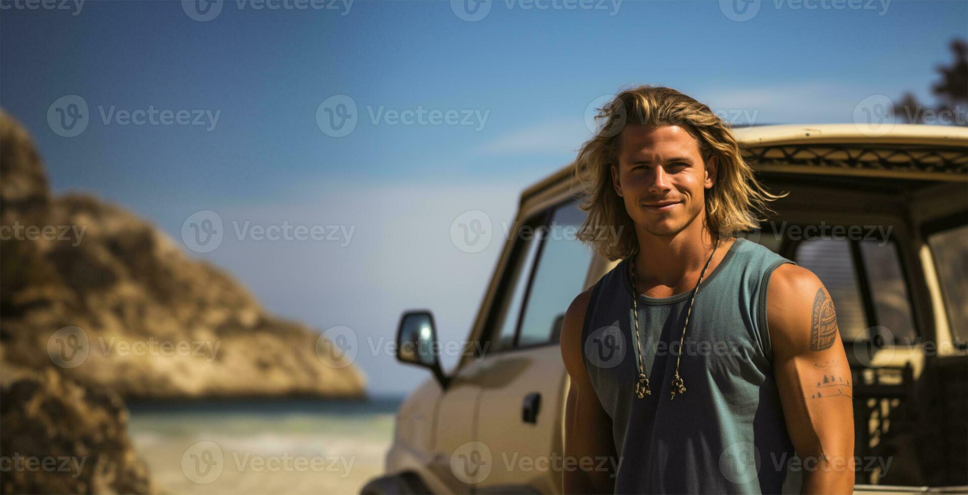 surfeur posant dans de face de le sien van avec une planche de surf dans le sien mains près le plage. ai généré photo