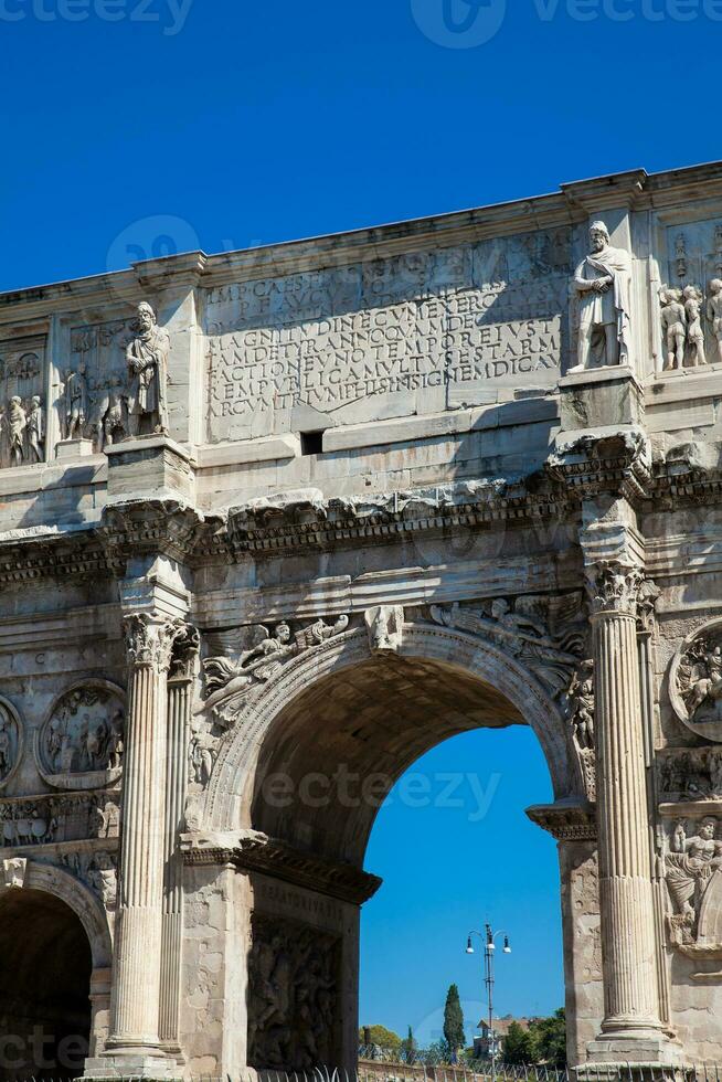 le cambre de constantine une triomphal cambre dans Rome, situé entre le colisée et le palatin colline construit sur le année 315 un d photo