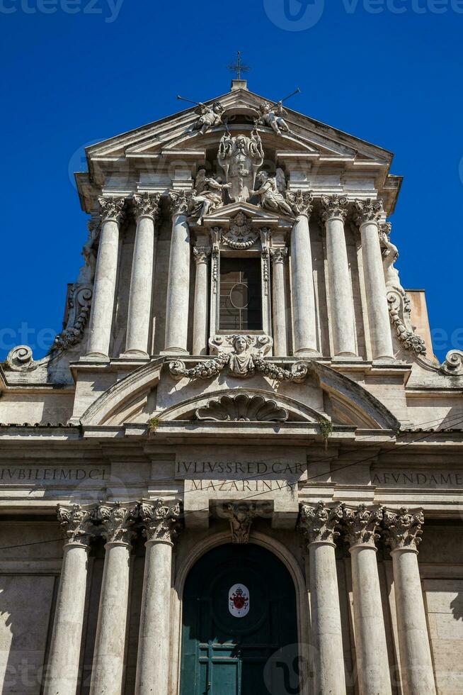 le magnifique baroque église de santi vincenzo e Anastasio une Trevi construit sur 1650 photo