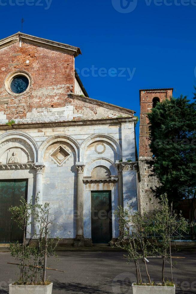 église san michele degli scalzi situé dans piazza san michele degli scalzi dans le est partie de pise construit sur 1178 photo