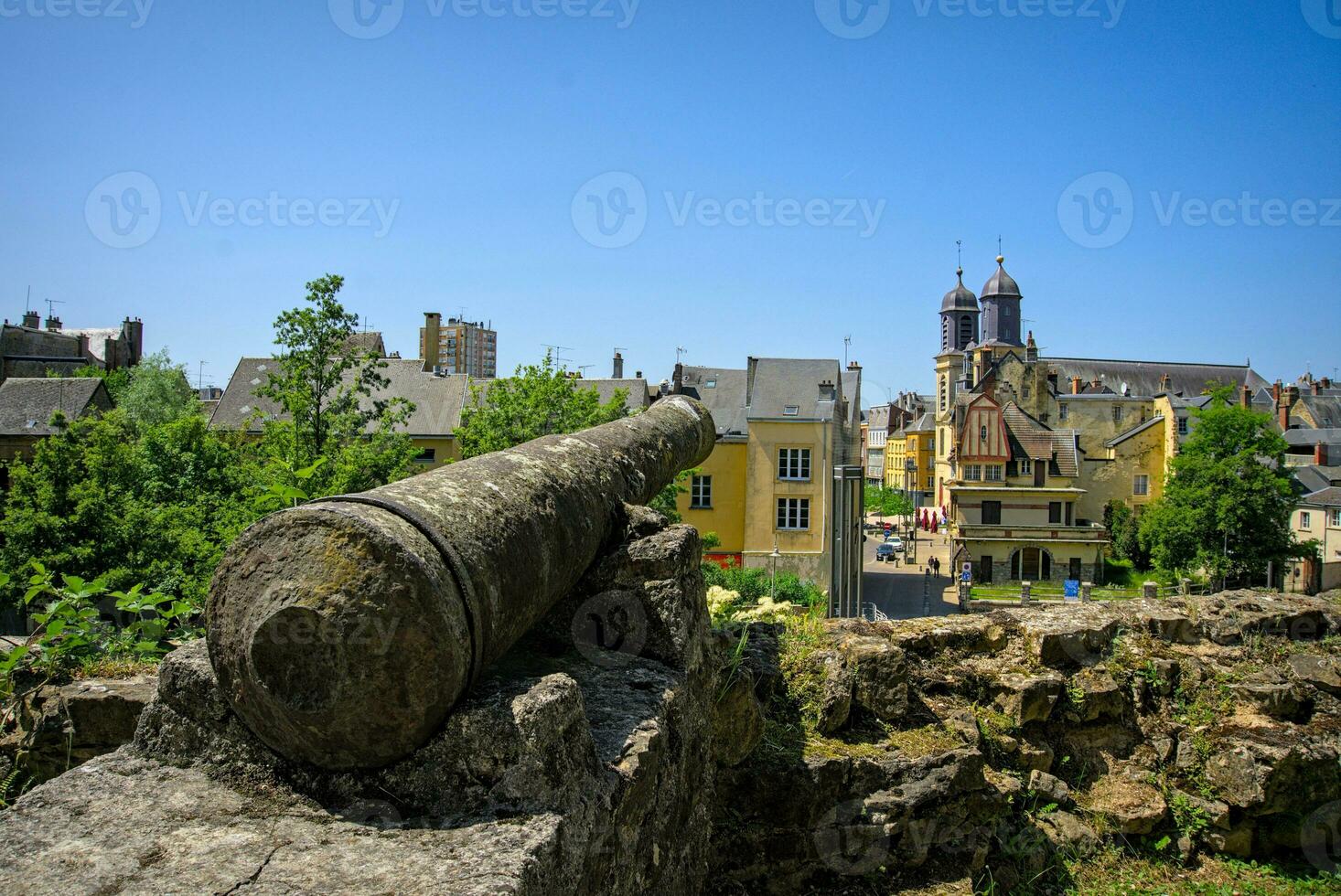 un ancien canon sur une fortification dans le français ville sedan photo