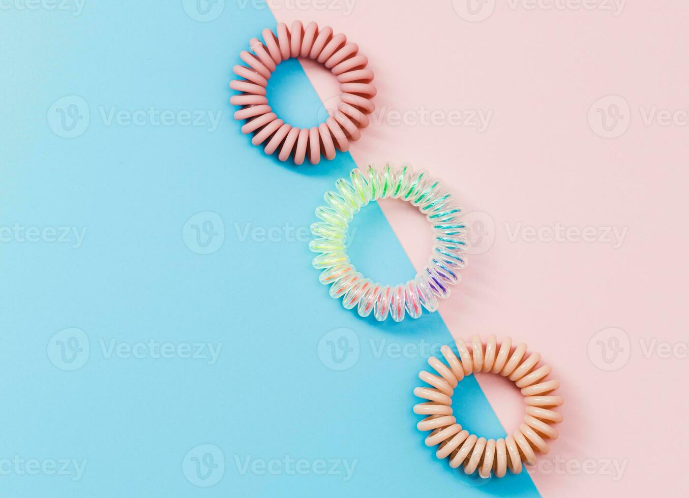 spirale cheveux caoutchouc bandes sur le pastel Couleur Contexte photo