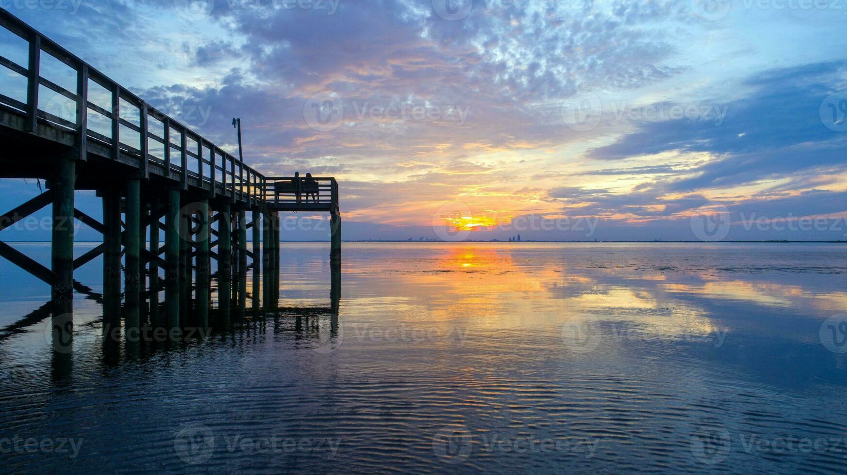 magnifique le coucher du soleil plus de mobile baie sur le Alabama golfe côte photo