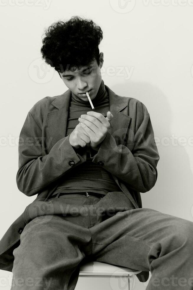 blanc homme fumeur noir et mode cigarette portrait photo