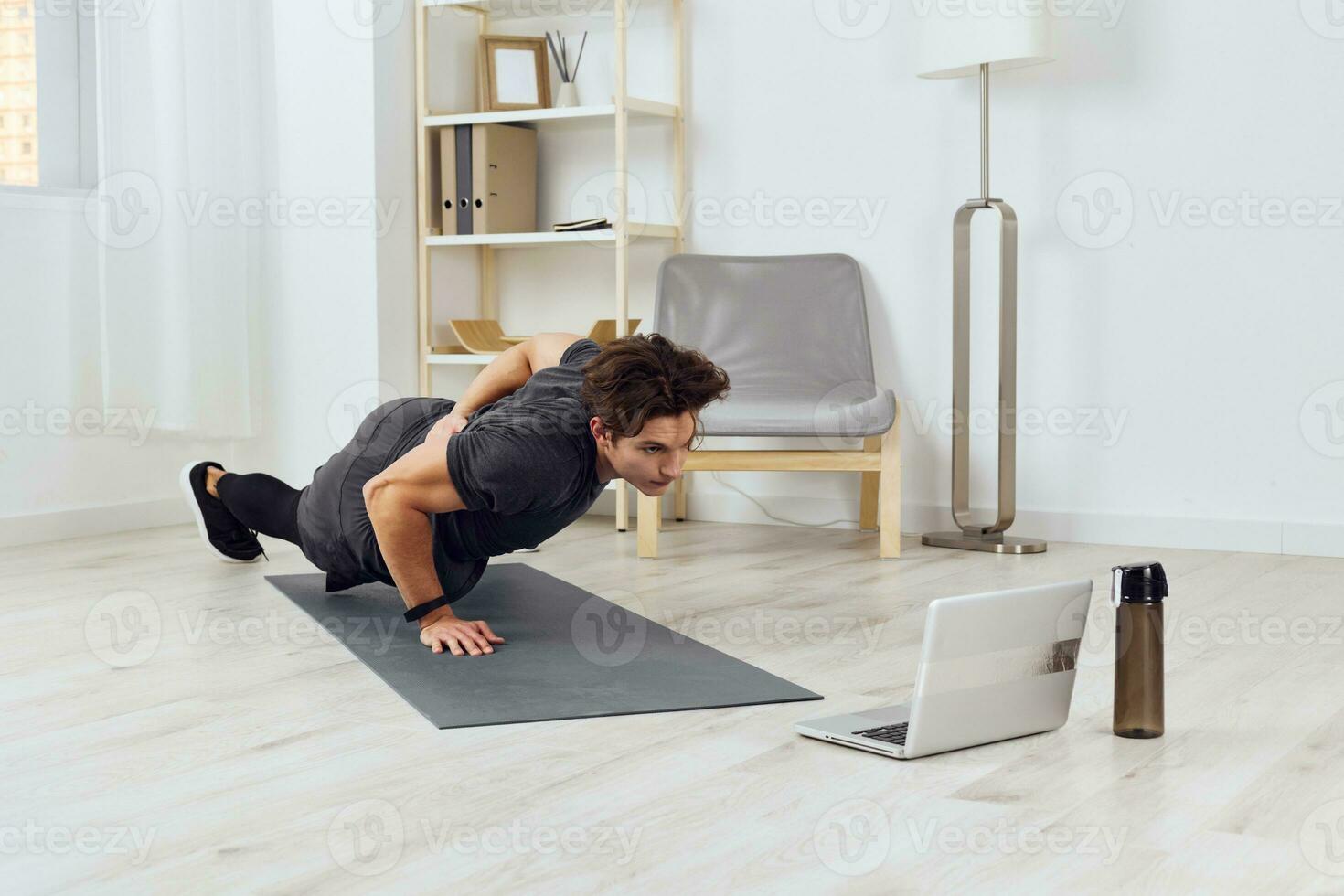 mode de vie homme activité Accueil intérieur formation sport maison en bonne santé santé Didacticiel photo