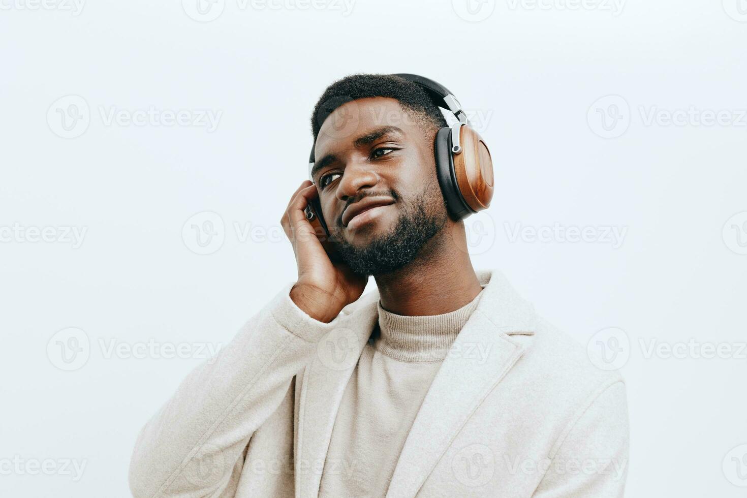 homme Contexte noir la musique africain mode portrait blanc écouteurs dj américain gars des lunettes de soleil photo