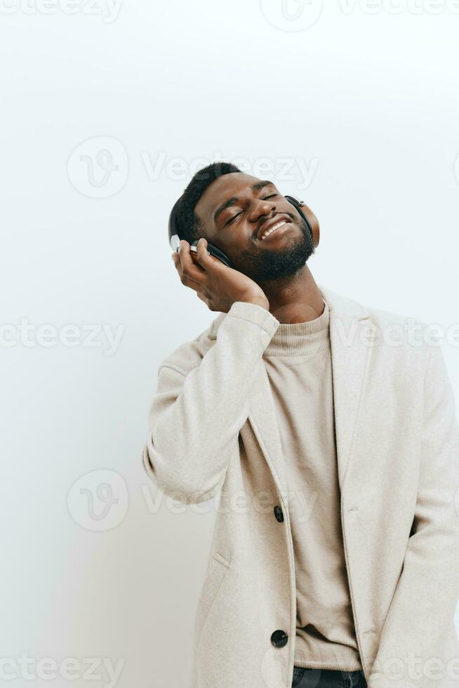 américain homme afro modèle mode africain portrait la musique dj gars écouteurs Contexte noir photo