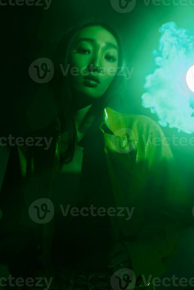 art femme coloré bleu branché concept fumée portrait vert lumière néon photo