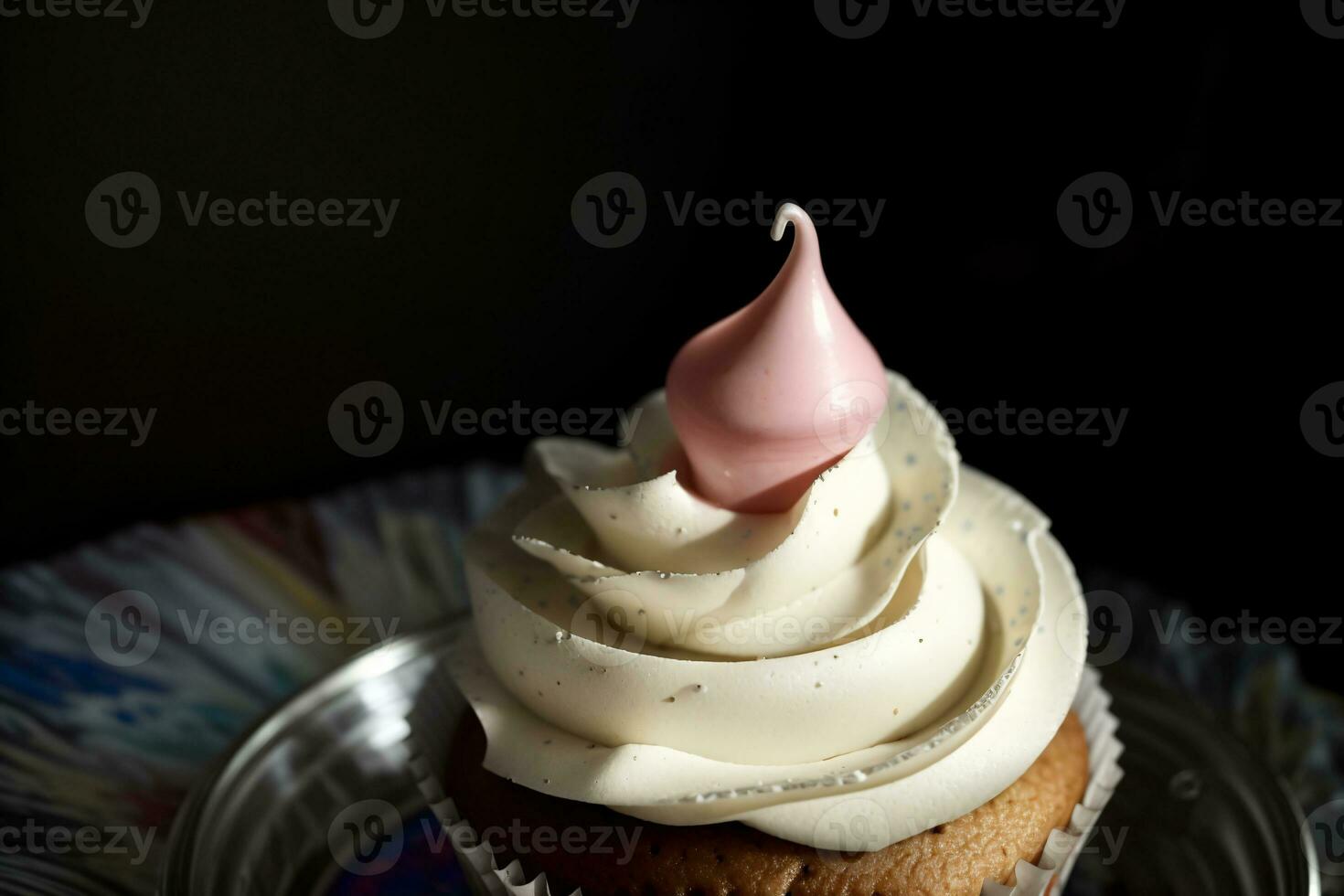 une proche en haut de une petit gâteau sur une plaque. ai généré photo