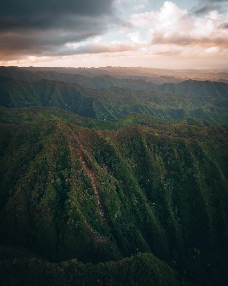 Vue aérienne d'hélicoptère d'Oahu, Hawaï photo
