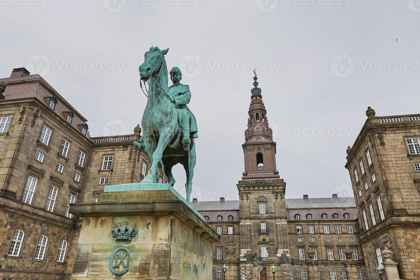 le bâtiment principal de christiansborg slot copenhague, danemark photo