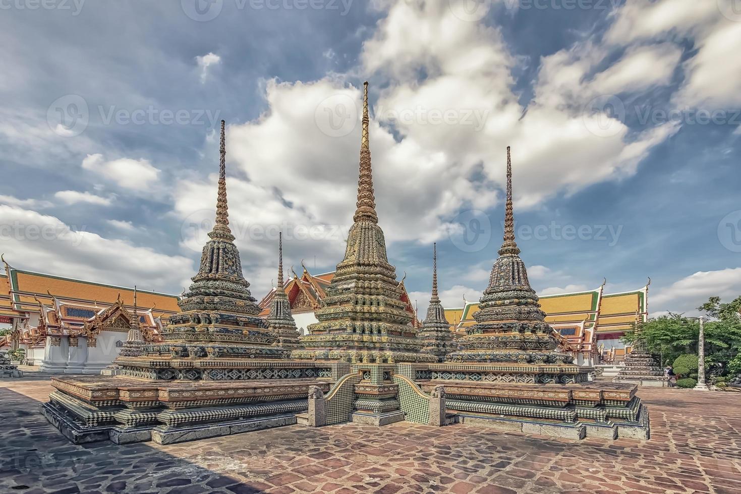 temple wat pho à bangkok en thaïlande photo