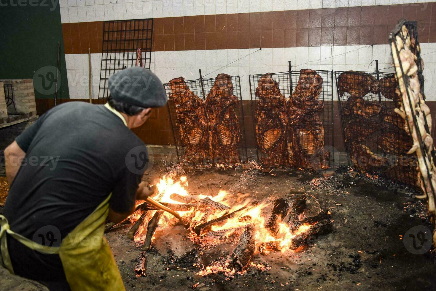 gaucho grillage , barbecue, saucisse et vache côtes, traditionnel argentin cuisine photo