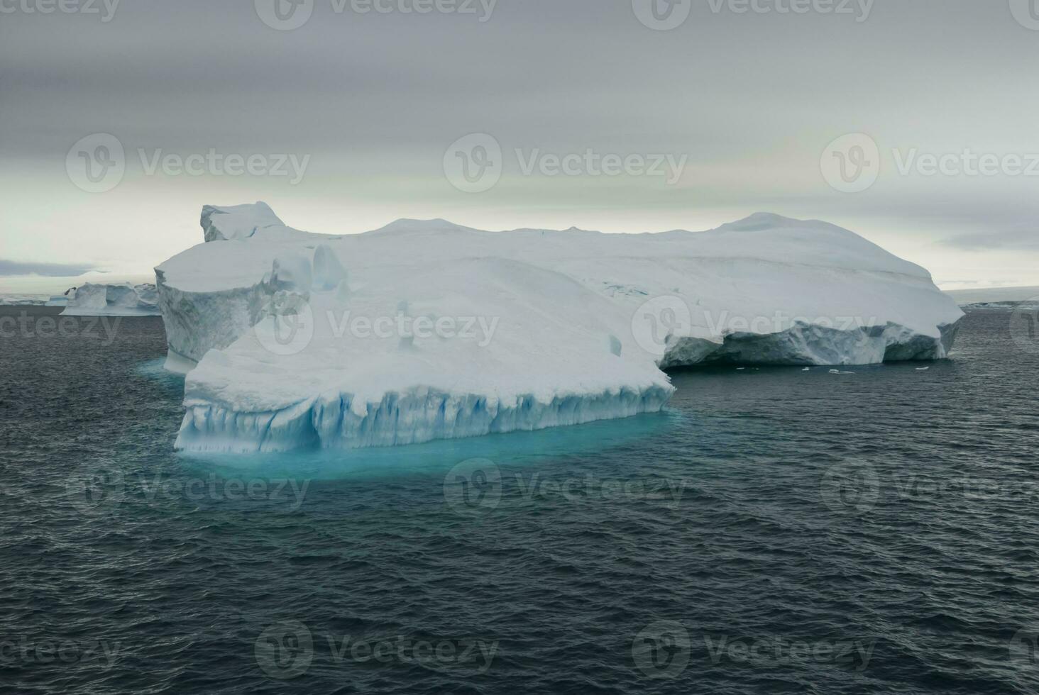 la glace paysage de le antarctique secteur, près le paulette île photo