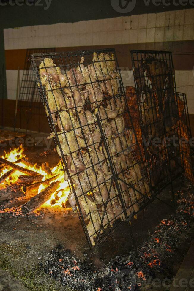 gaucho rôti barbecue, saucisse et vache côtes, traditionnel argentin cuisine, patagonie, Argentine. photo