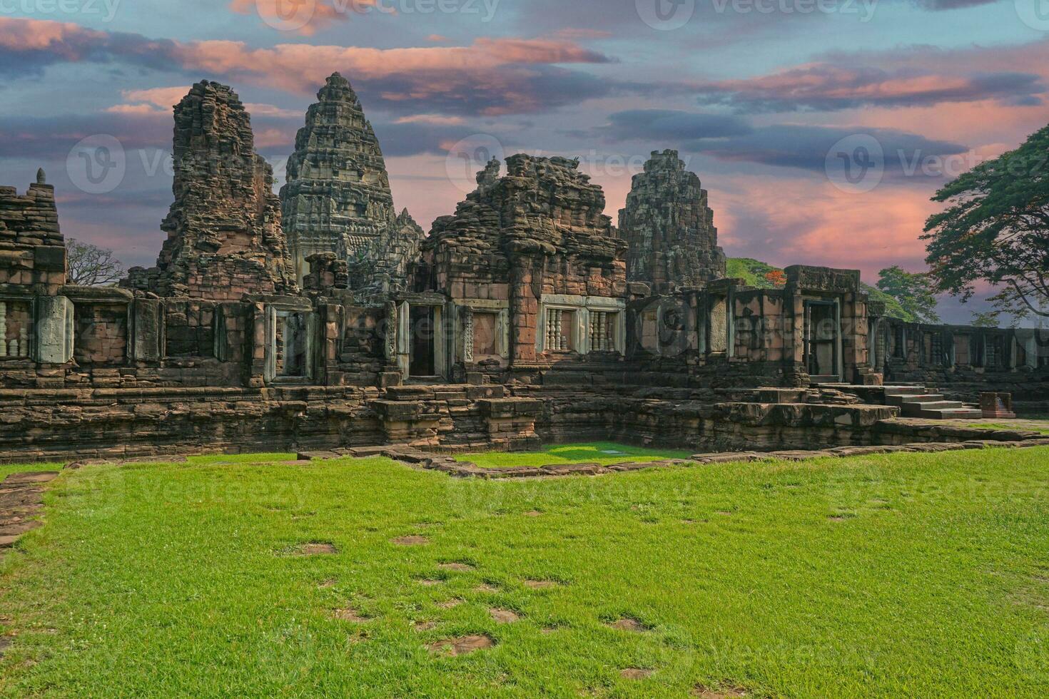 phimai historique parc, un ancien archéologique placer, construit autour le 11ème bouddhiste siècle, Nakhon Ratchasima Province photo
