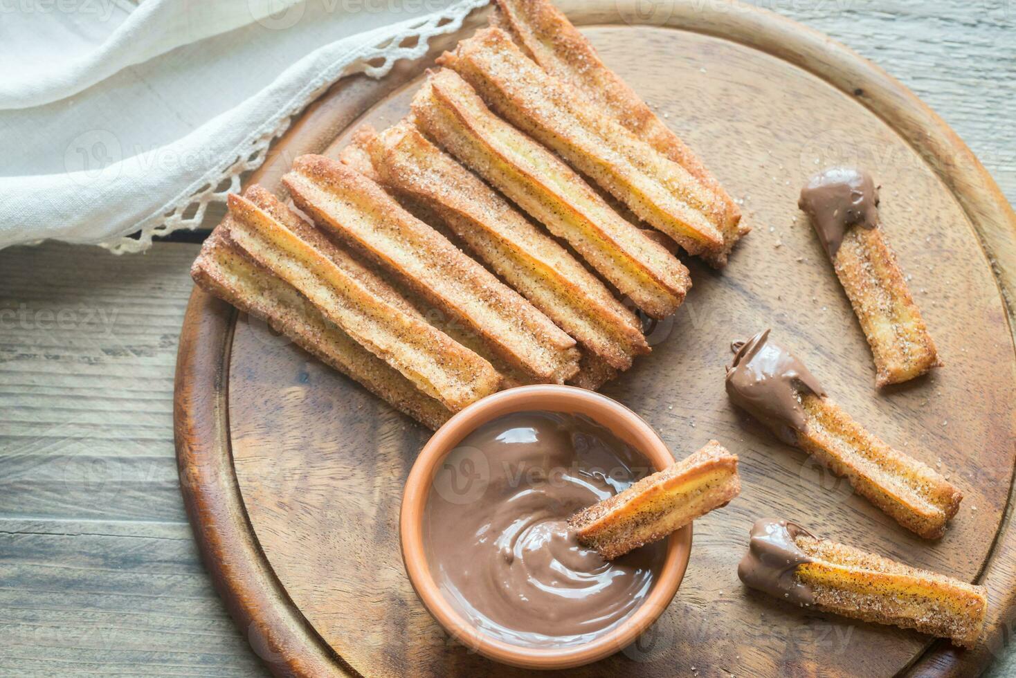 Churros - célèbre Espagnol dessert avec Chocolat sauce photo