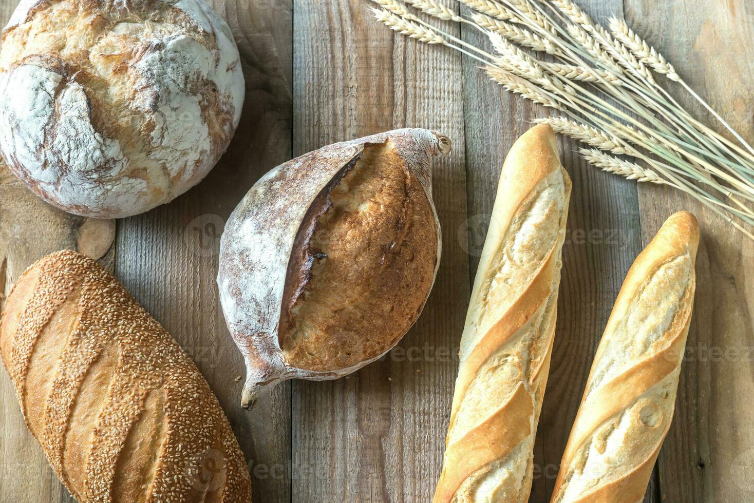 différent sortes de pain sur le en bois Contexte photo