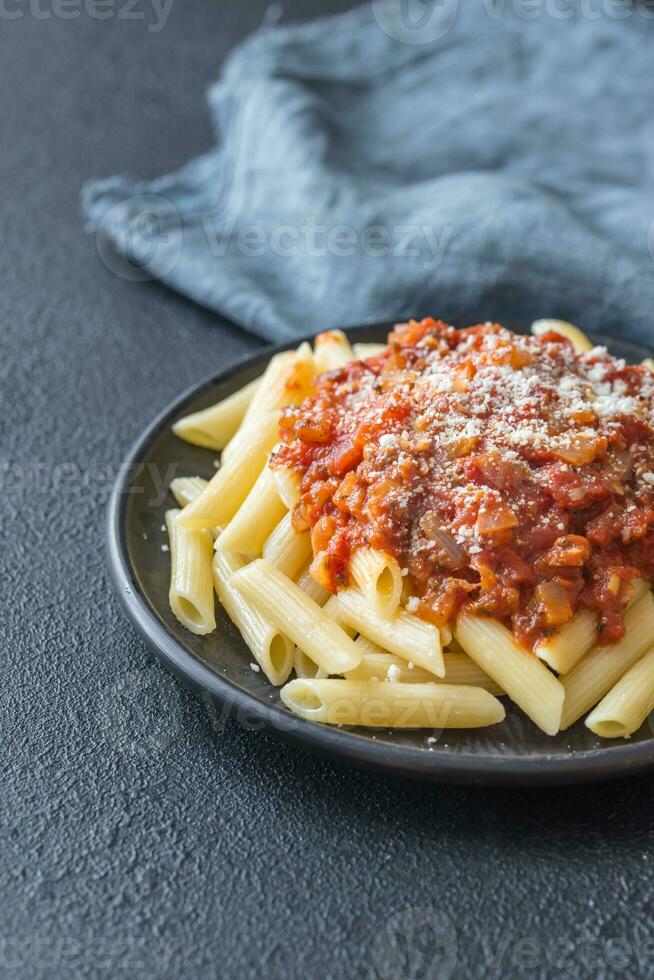 portion de Penne avec arrabbiata sauce photo