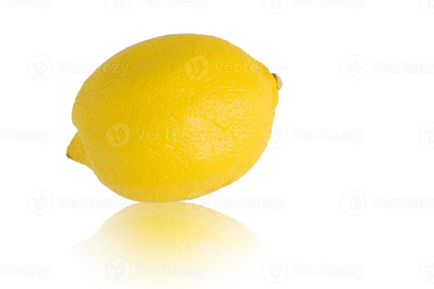 Fruit de citron avec feuille isolé sur fond blanc clipping path photo