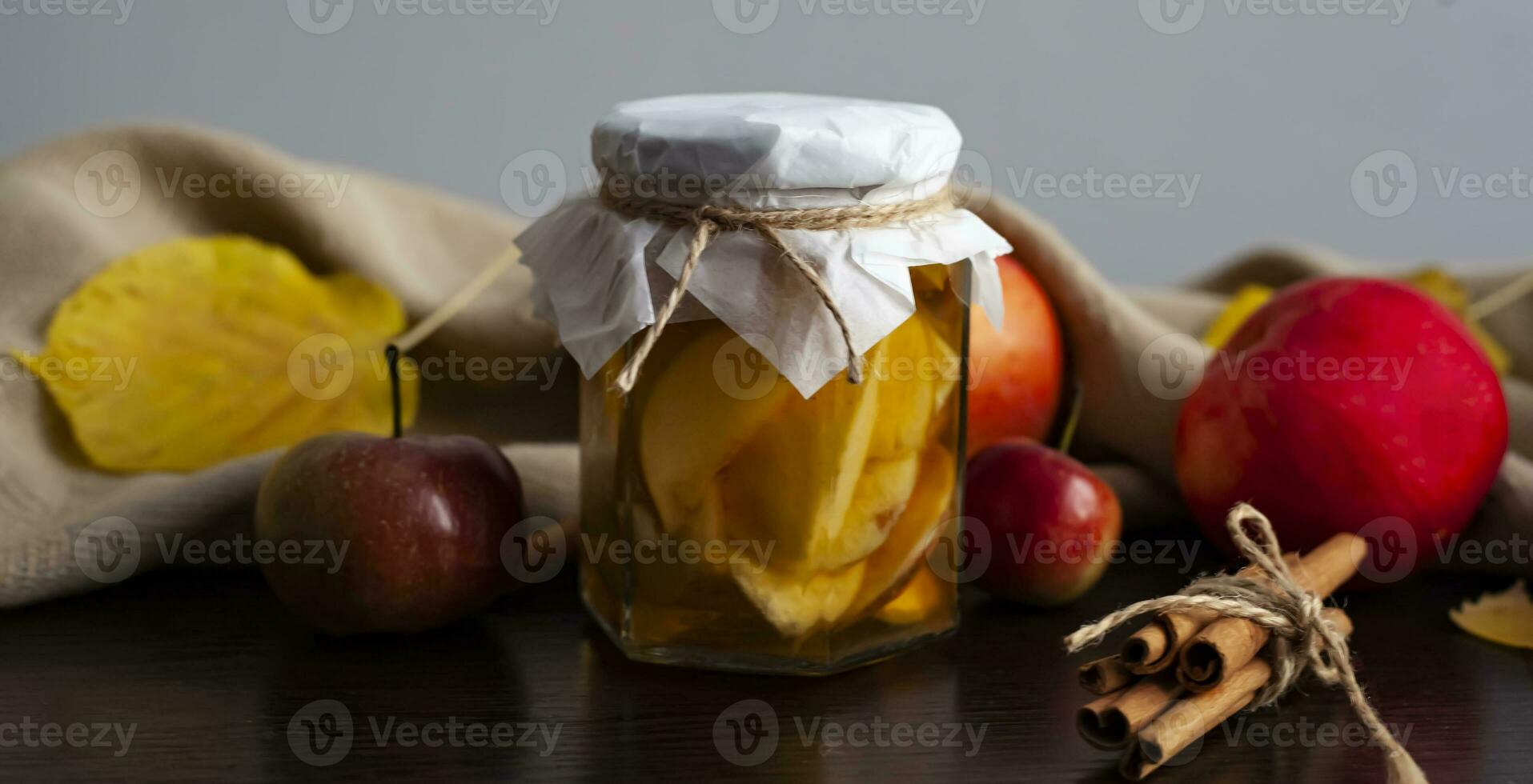 Pomme confiture avec épices photo