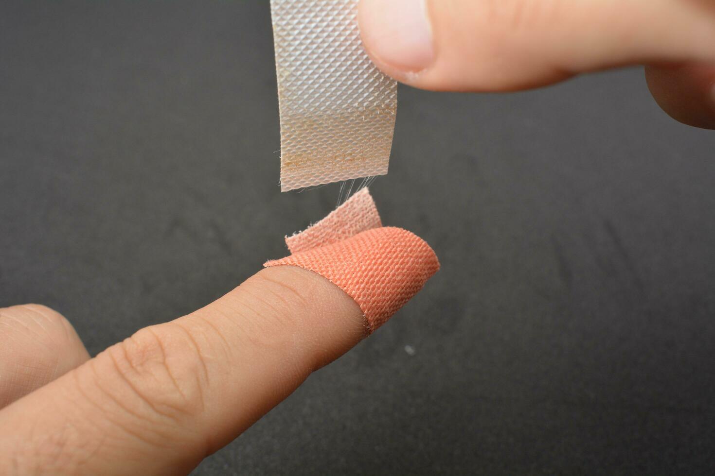 main homme blessé indice doigt bandage photo