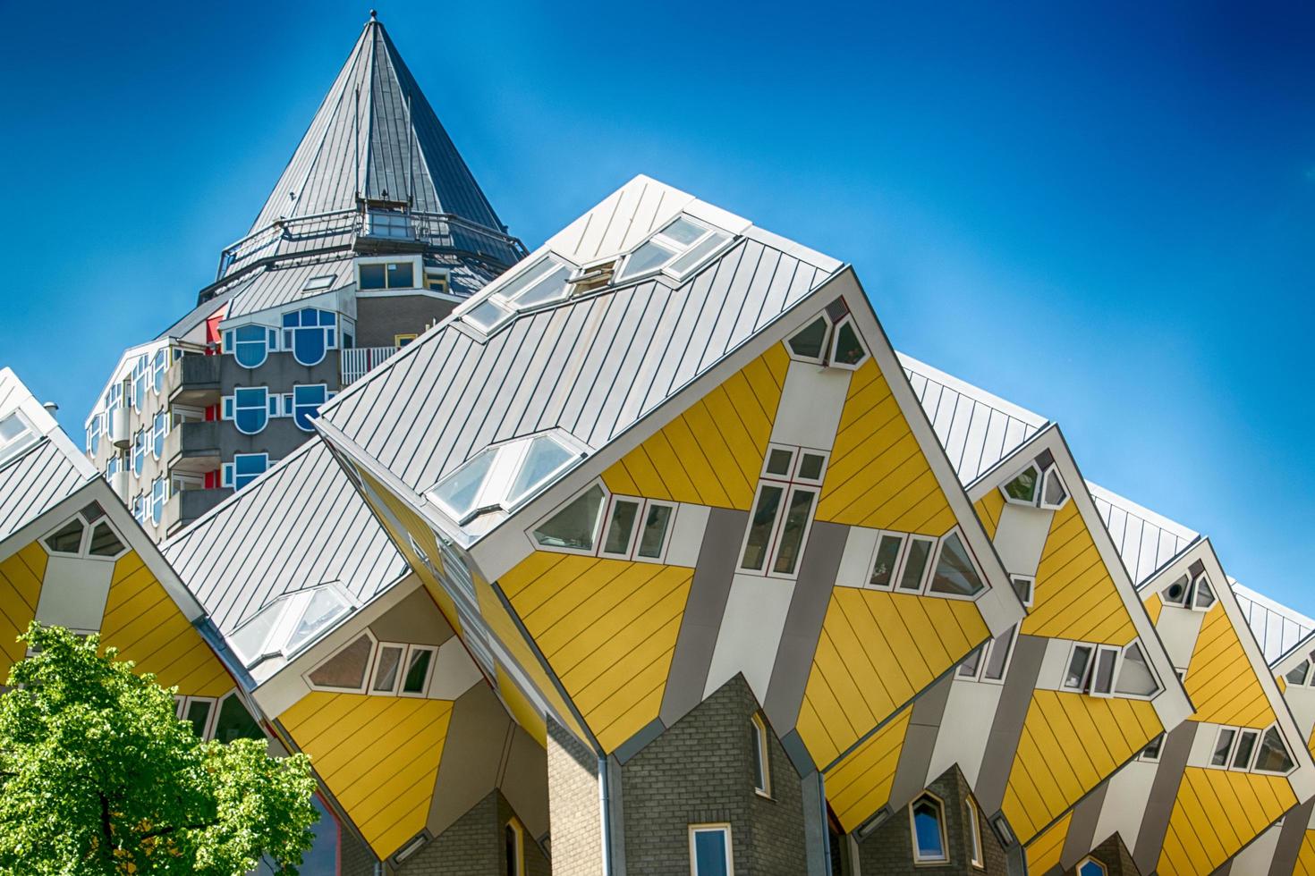 Rotterdam, Pays-Bas, 11 mai 2018 - vue sur les maisons cubiques à Rotterdam photo