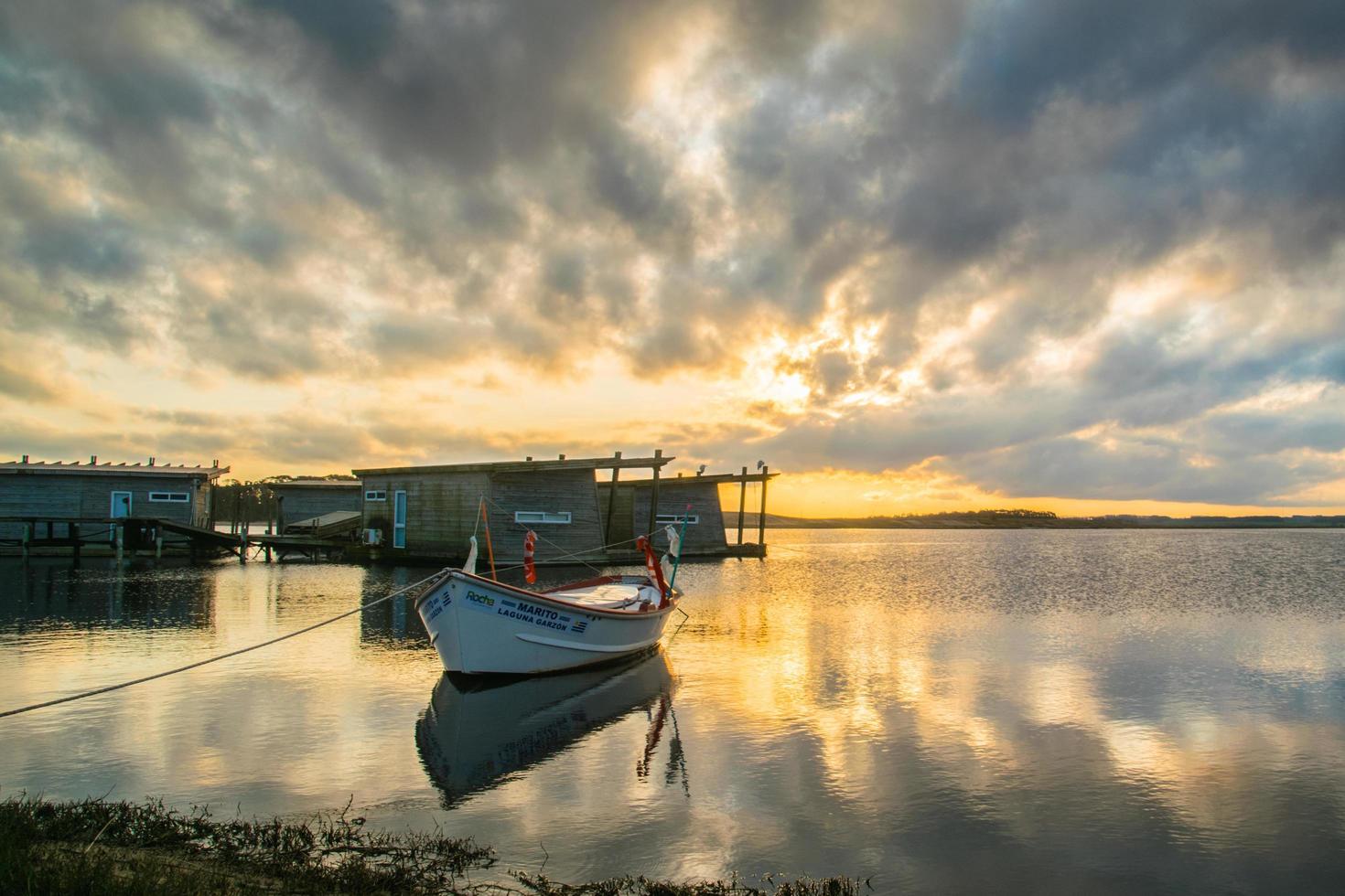 el bonete, uruguay, 2021 - coucher de soleil dans la lagune de garzon photo
