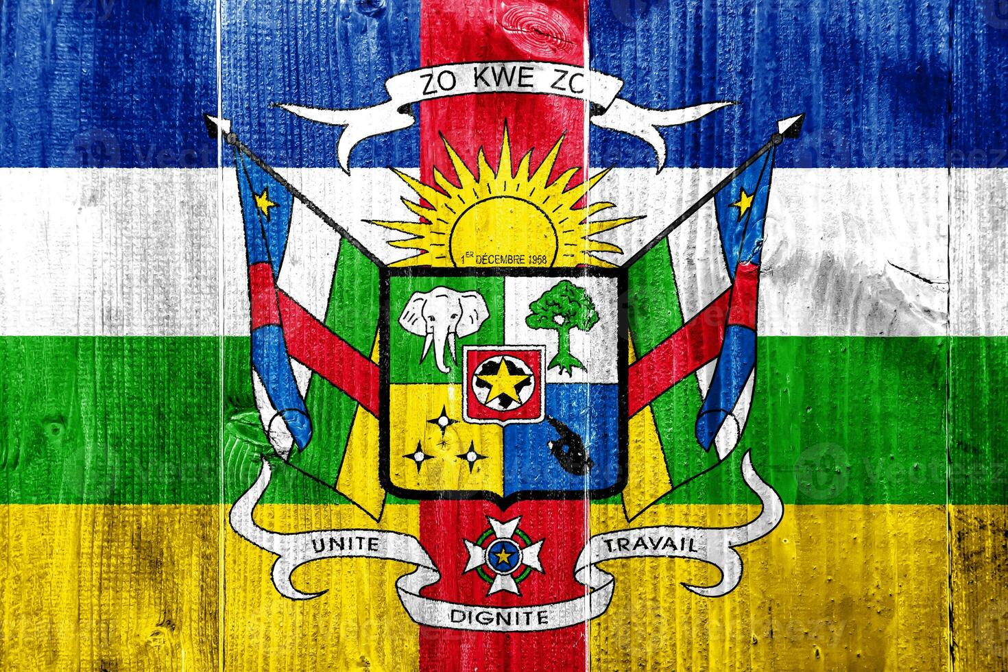 drapeau et manteau de bras de central africain république sur une texturé Contexte. concept collage. photo