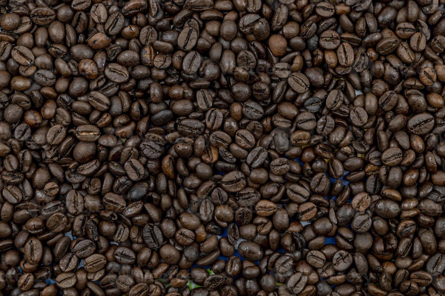 texture des grains de café torréfiés photo