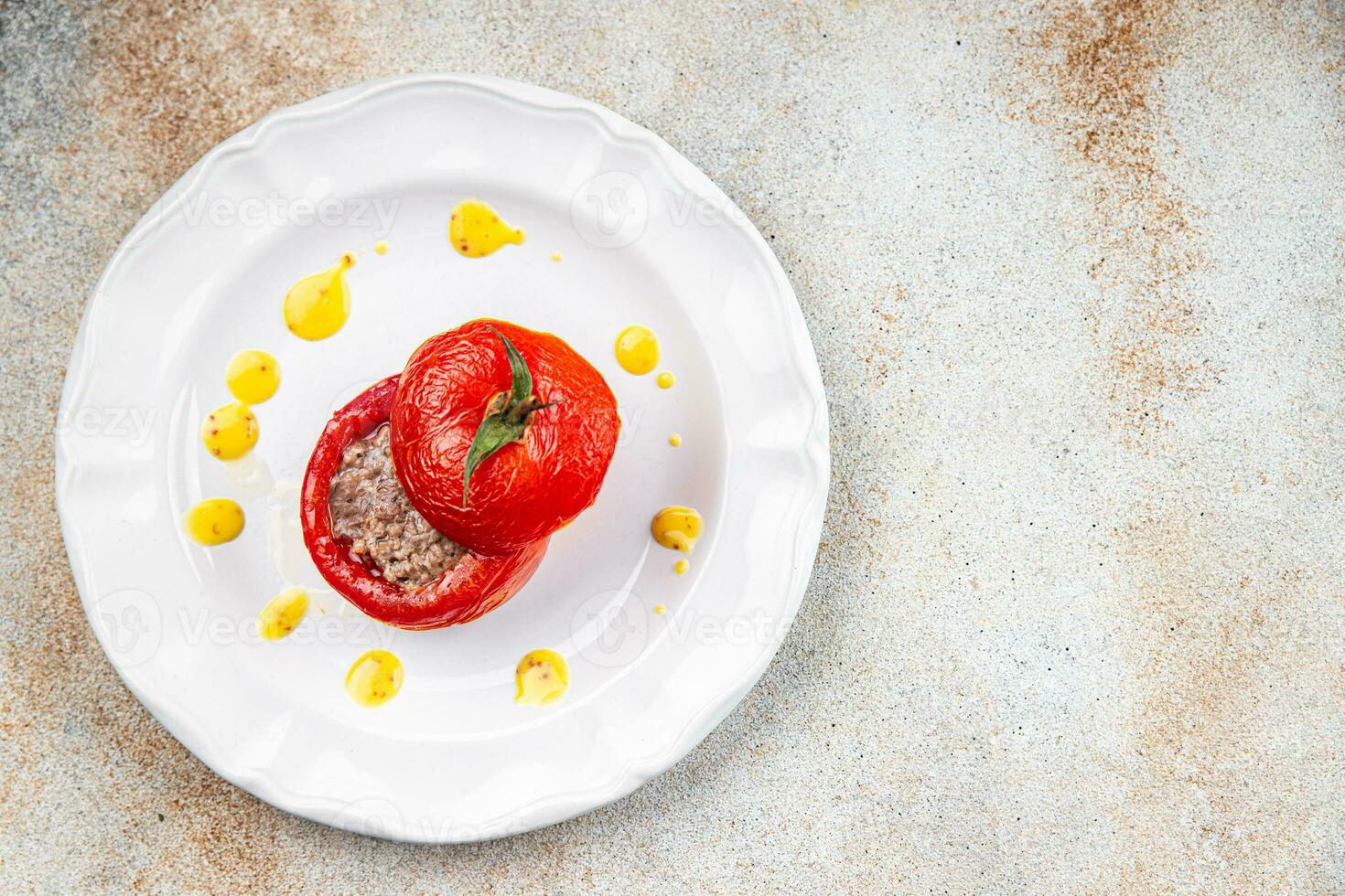 farci tomate Viande remplissage tomates cuit légume nourriture en bonne santé repas nourriture casse-croûte sur le table copie espace nourriture Contexte rustique Haut vue photo