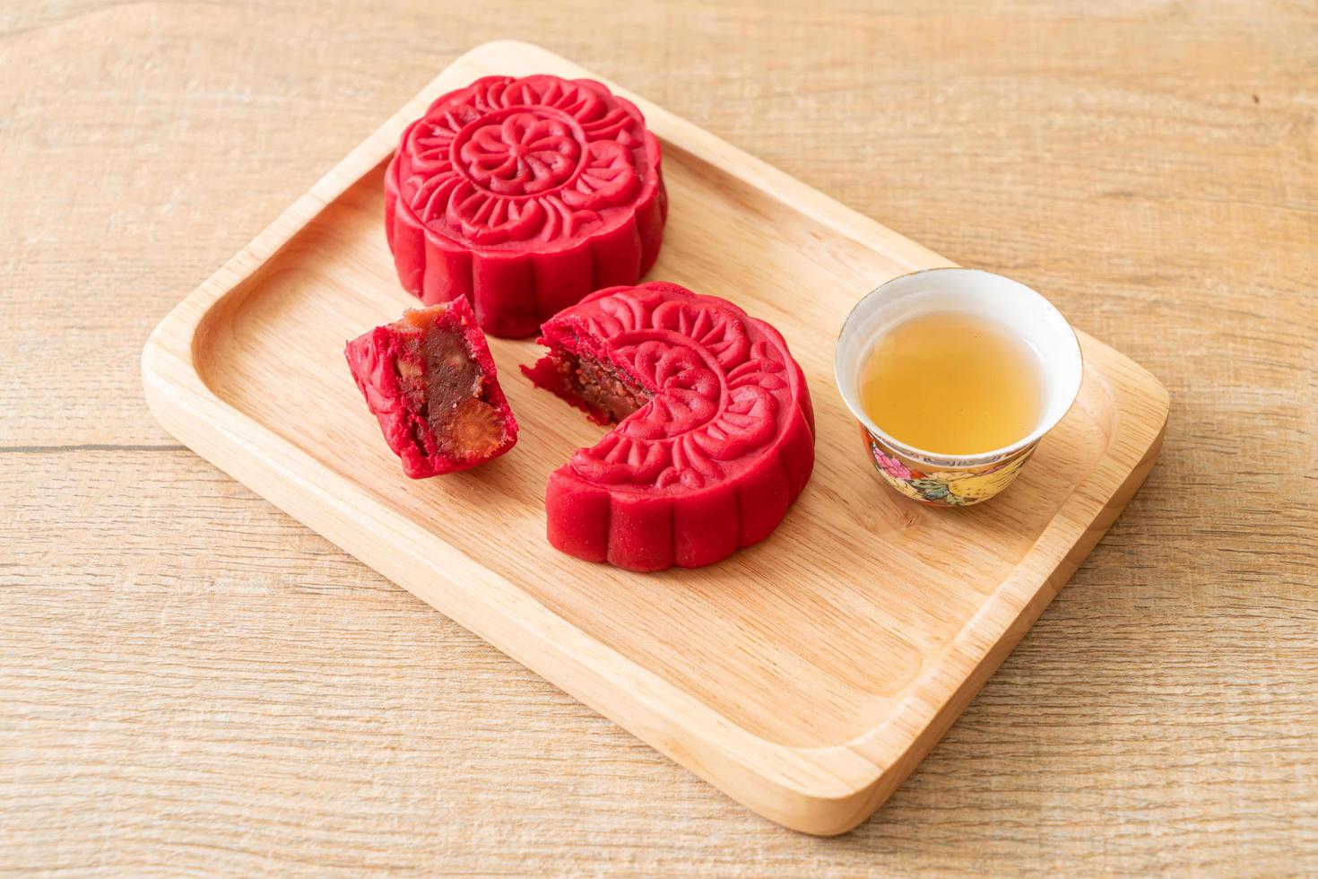 gâteau de lune chinois saveur fraise haricot rouge photo