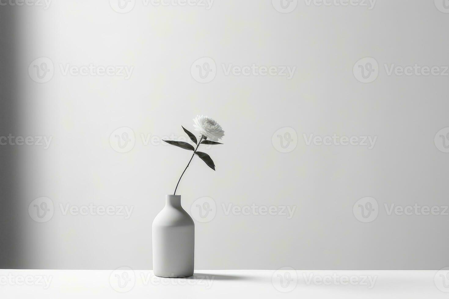 une monochromatique photographier de une Célibataire fleur dans une minimaliste vase contre une plaine Contexte. génératif ai photo