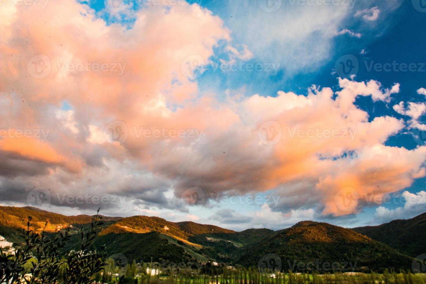 le paysage de la valnerina au coucher du soleil photo