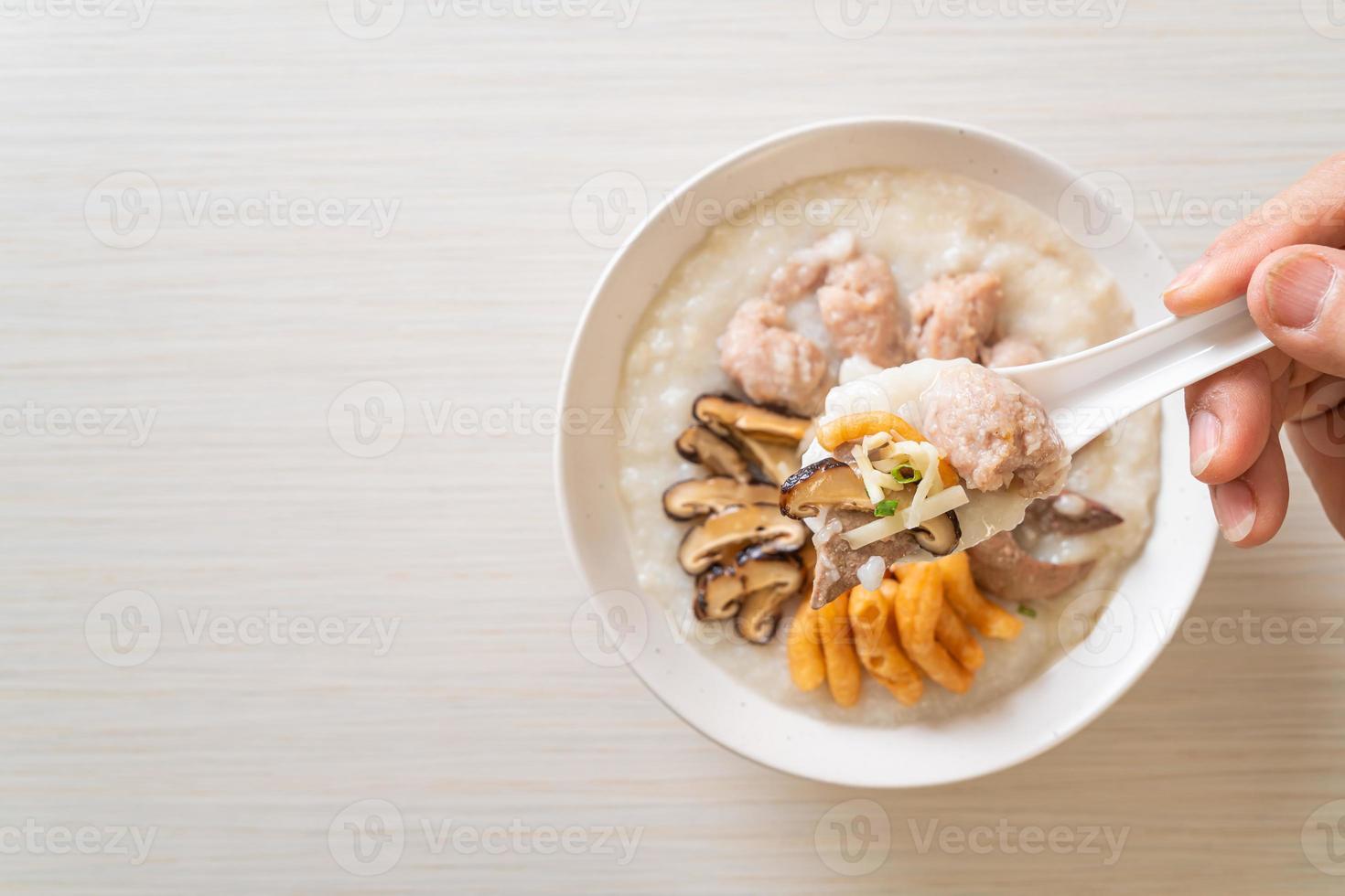 congee de porc ou porridge au porc photo