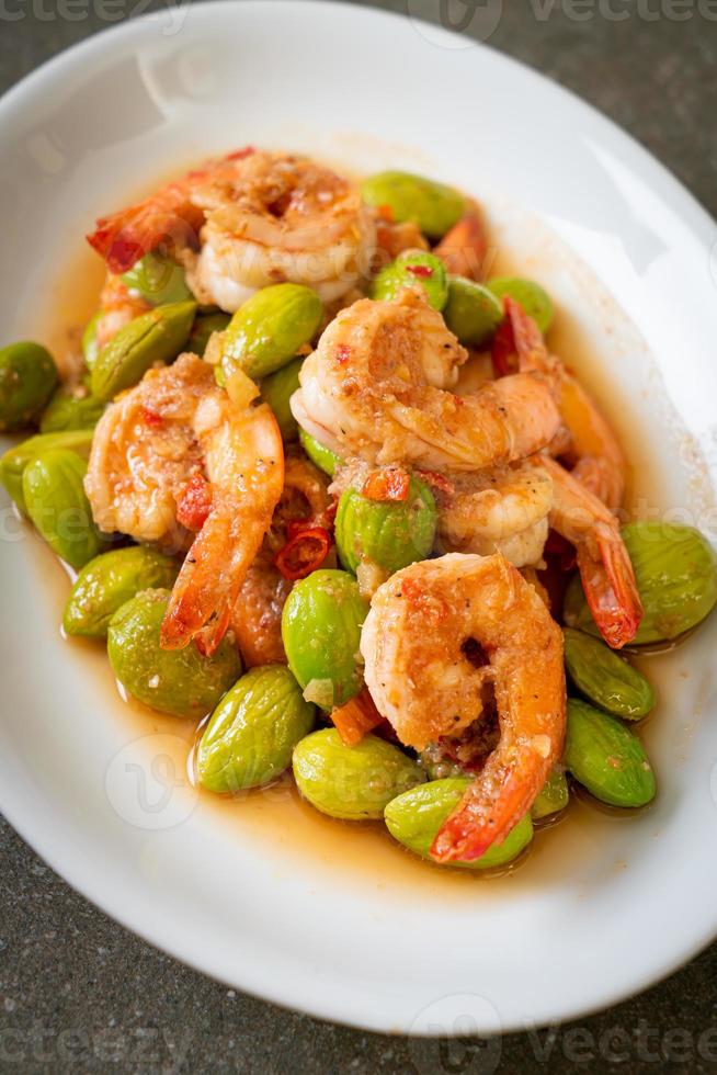 fèves torsadées sautées aux crevettes photo