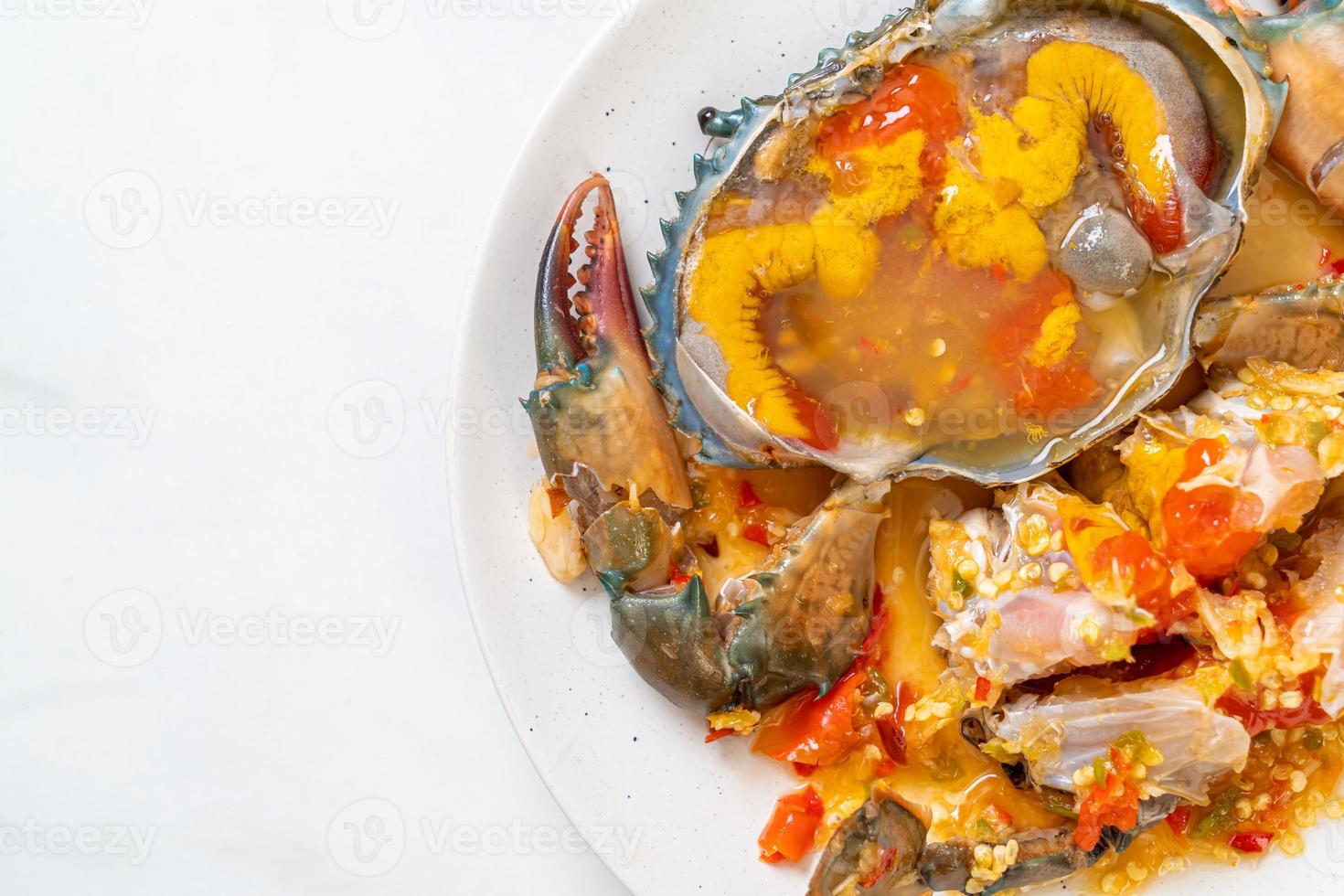 oeufs de crabe marinés avec sauce photo
