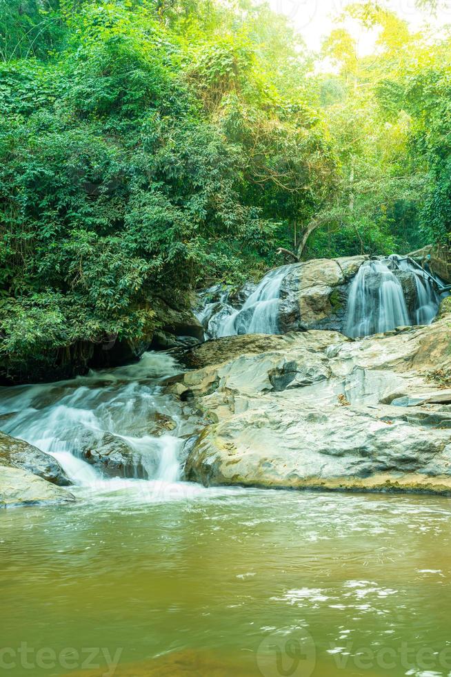 cascade mae sa en thaïlande photo