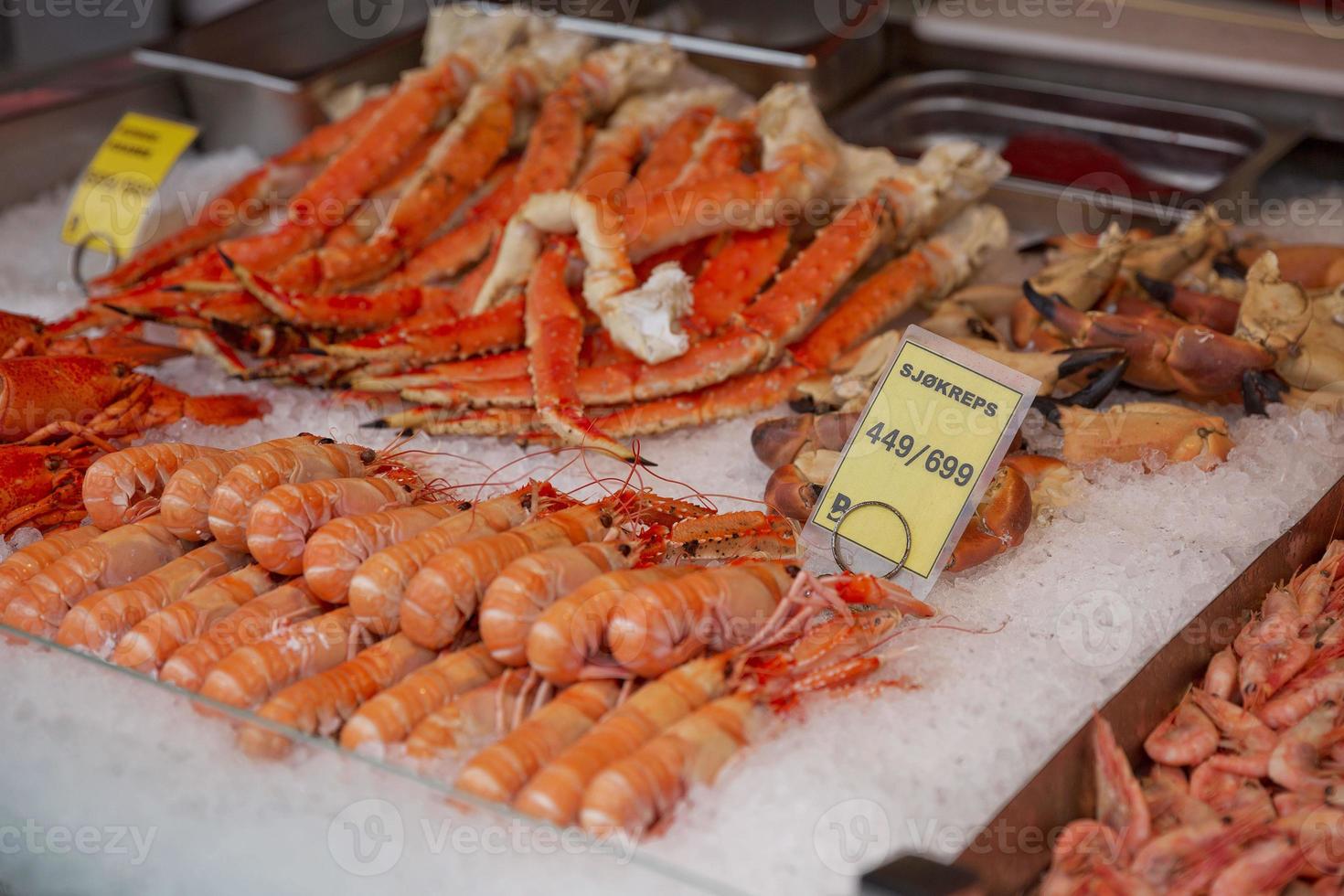 le célèbre marché aux poissons de bergen à bergen, norvège photo