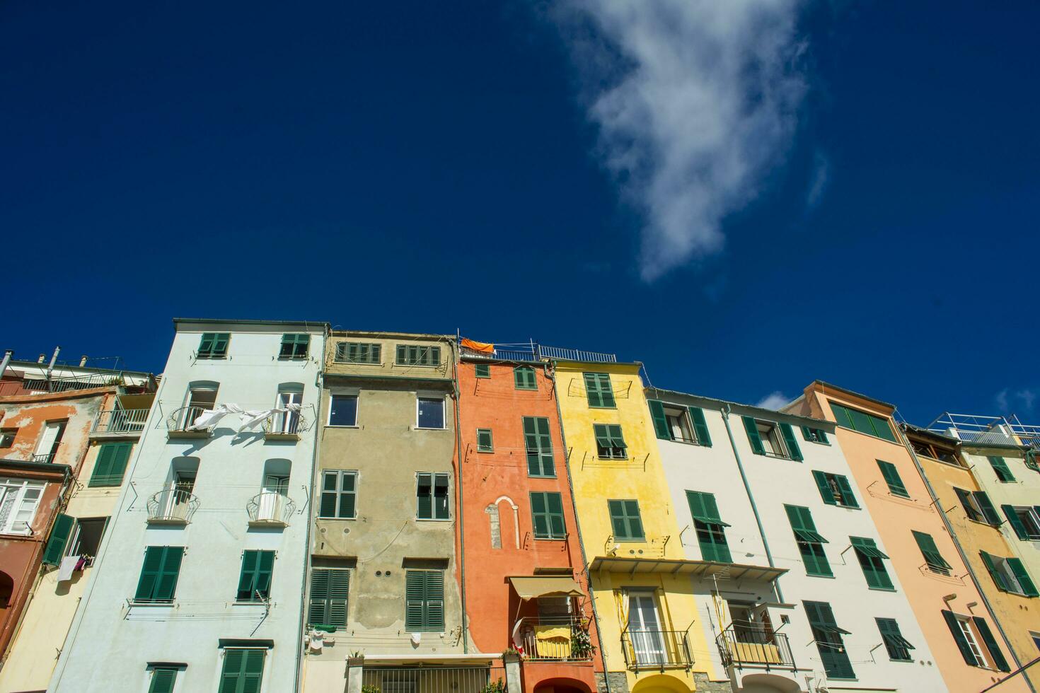 typique architecture de portovenere photo