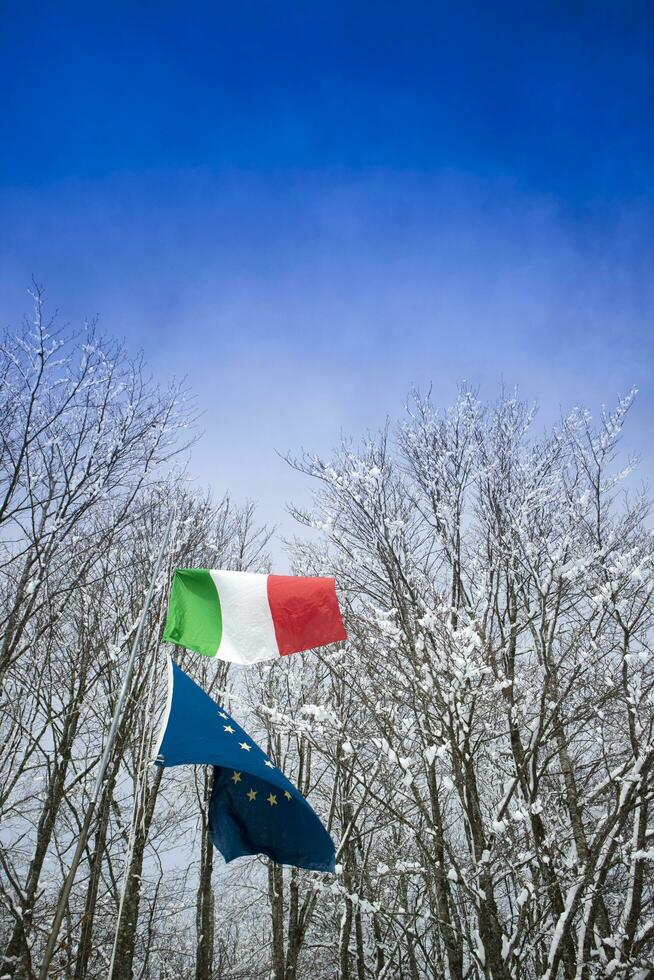 italien et européen drapeaux photo