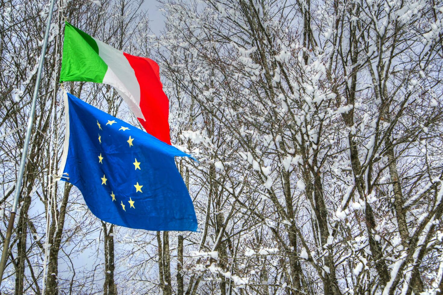 italien et européen drapeaux photo