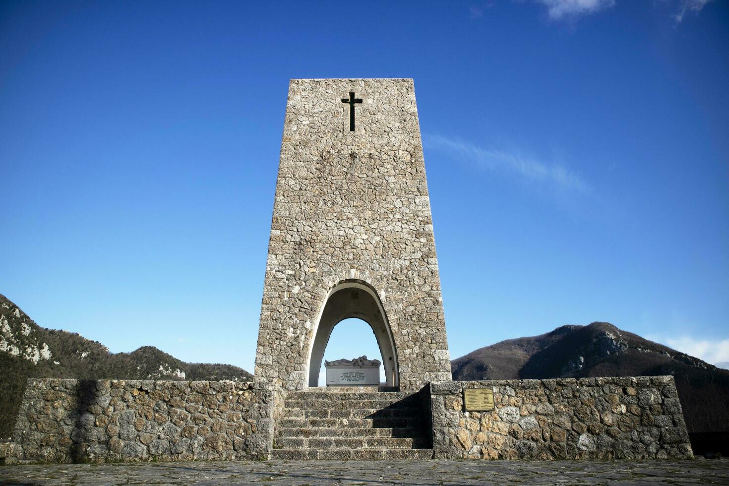 monument dévoué à le Mémoire de le victimes de le sant Anna di stazzema massacre photo