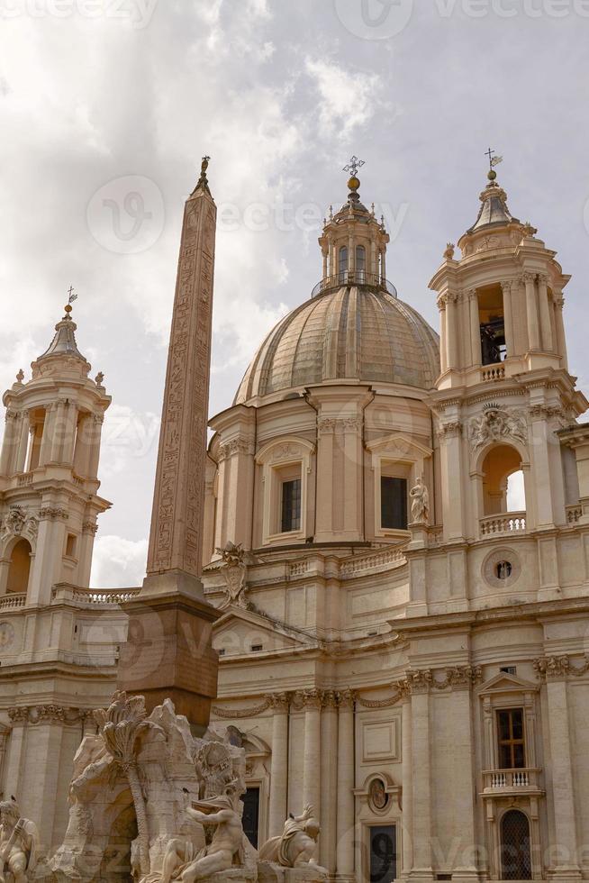 sant agnese in agone church sur la piazza navona, rome, italie photo