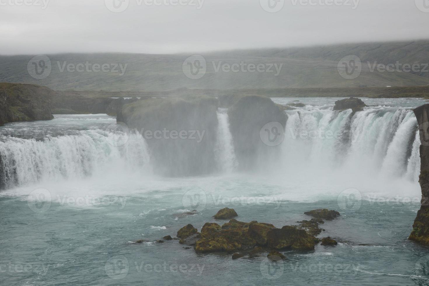 la cascade de godafoss, islande photo