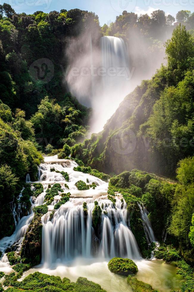 cascade de marmore ouverte à plein débit photo