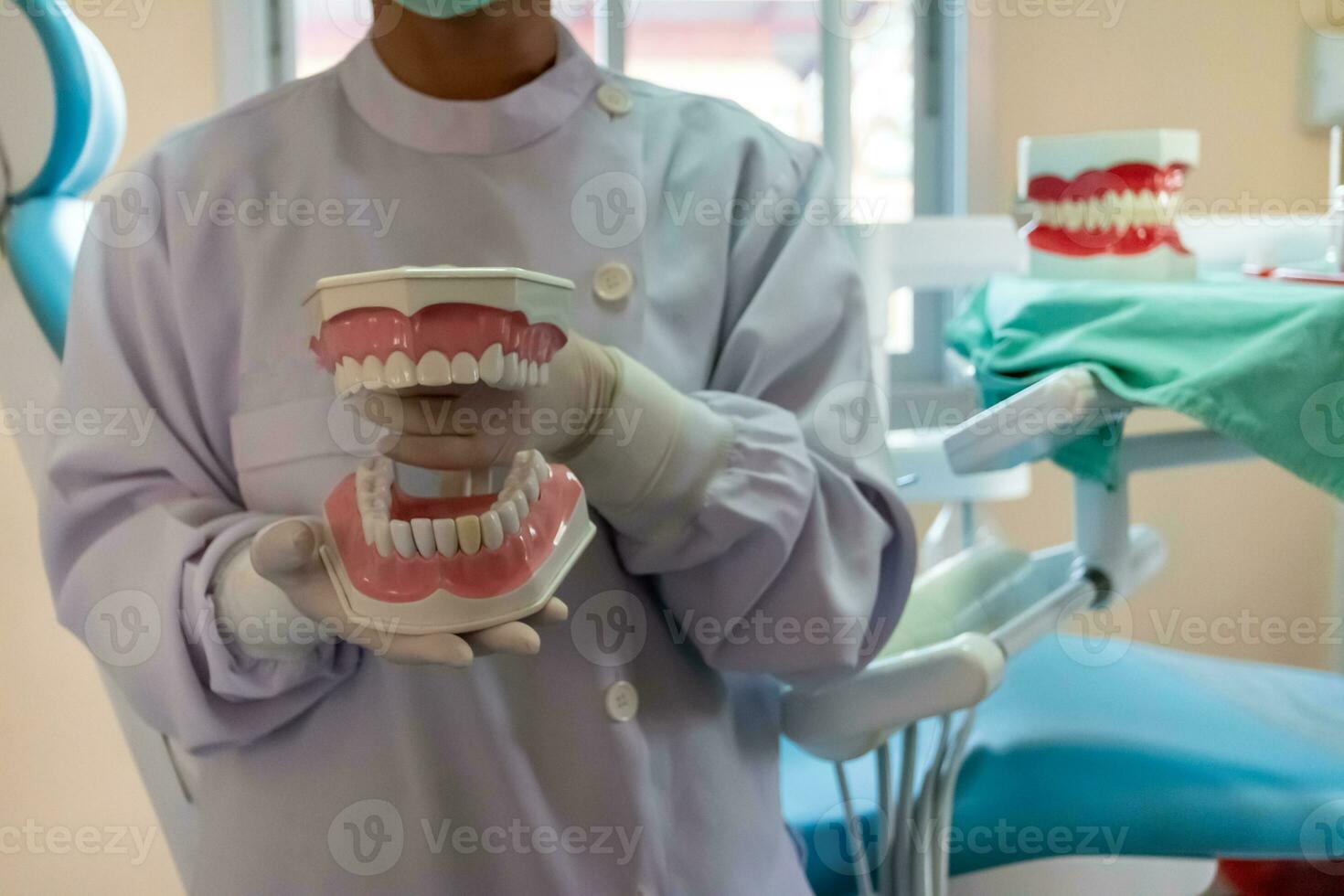 dentiers dans dentaire cliniques dentistes utilisation il à communiquer avec les patients. photo