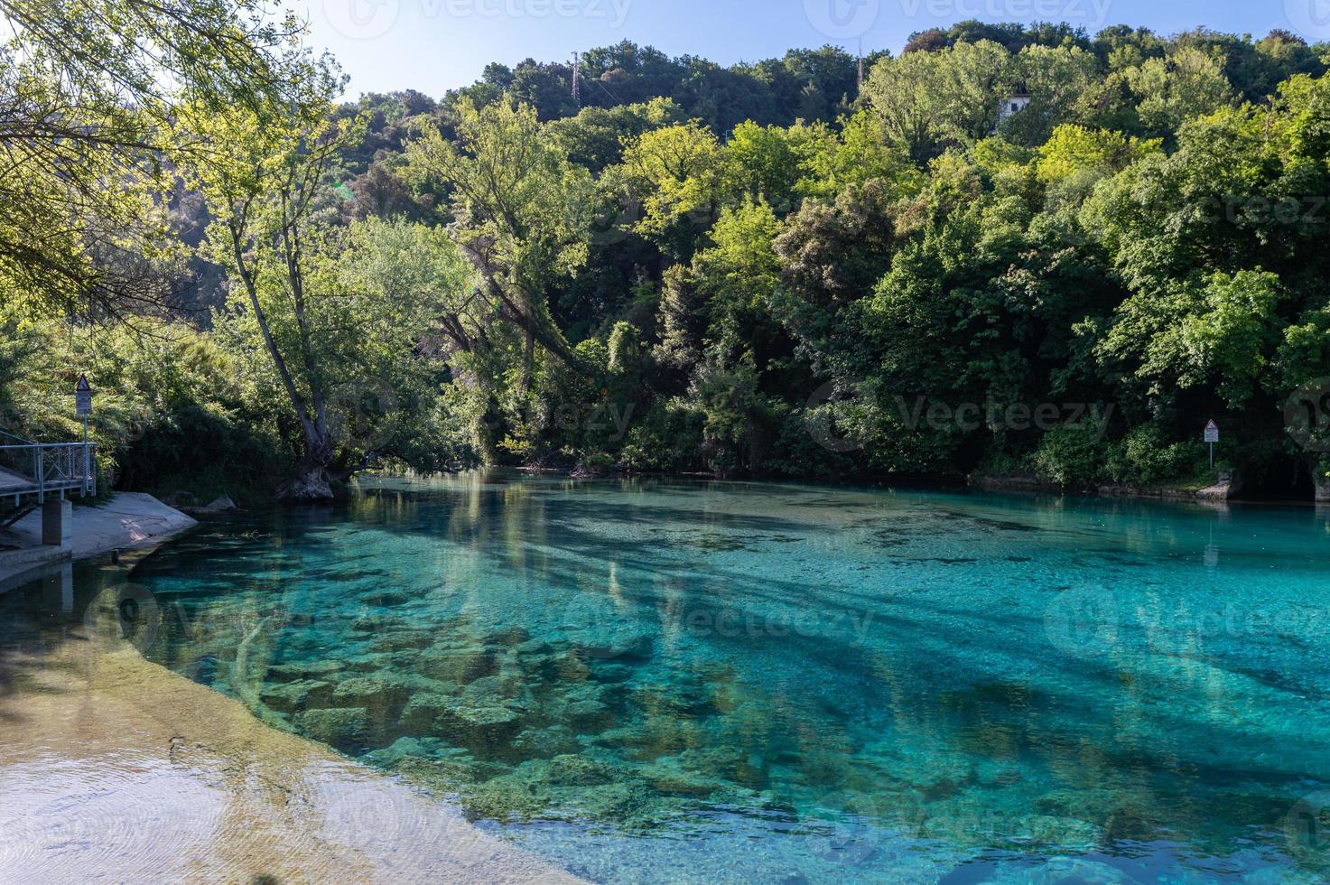 la masse de narni dans le lieu de baignade de stifone photo